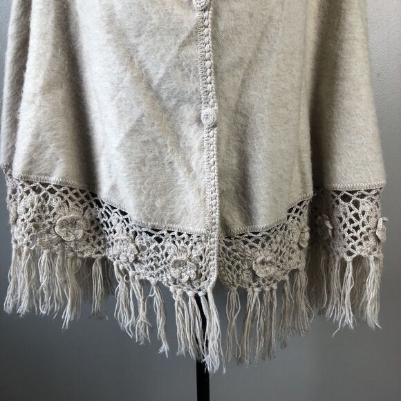 Artesania Celtex Alpaca Poncho OS Beige Flower Crochet Tassel Hand Made in Peru - Picture 3 of 13